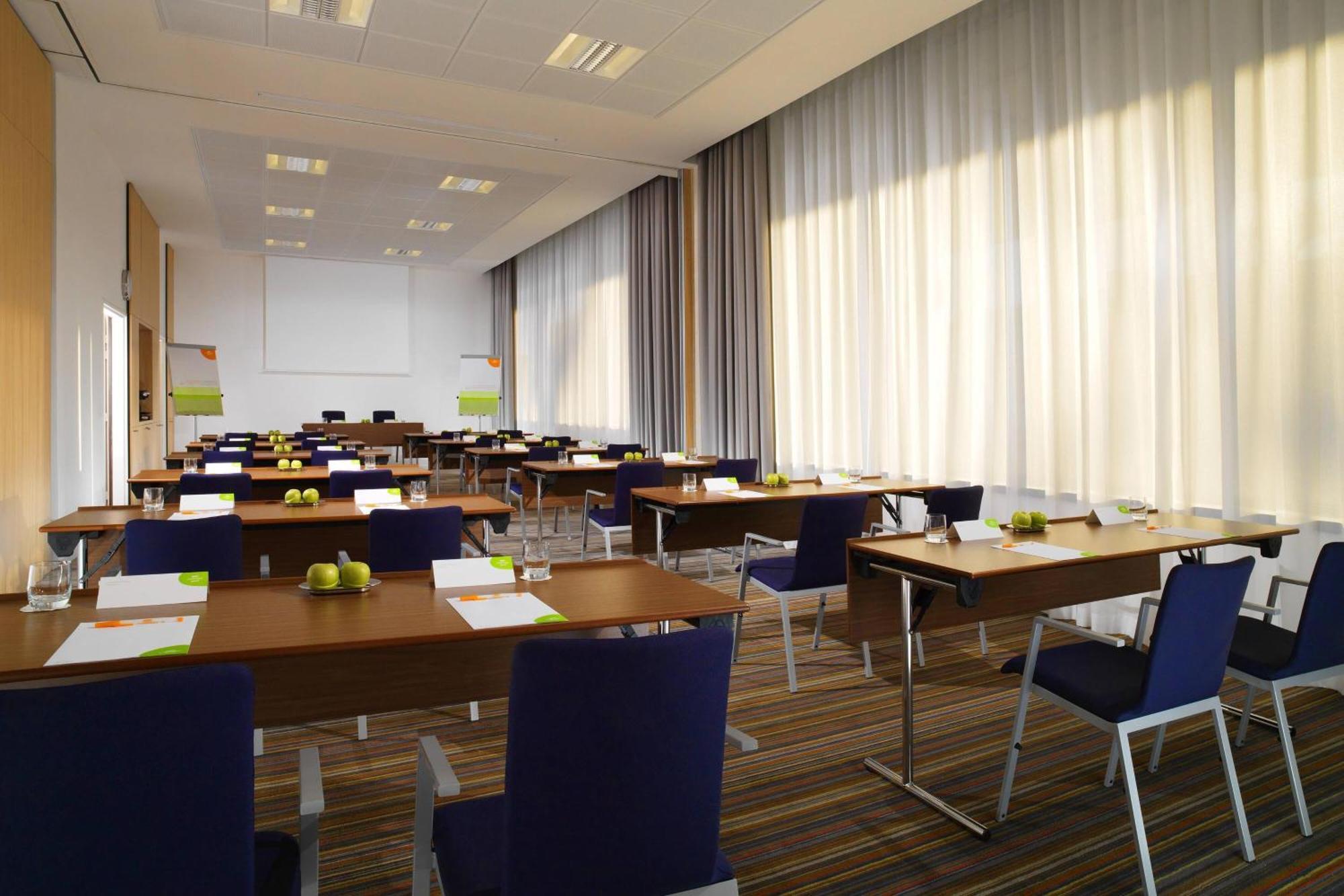 Courtyard By Marriott Montpellier Hotel Exterior photo