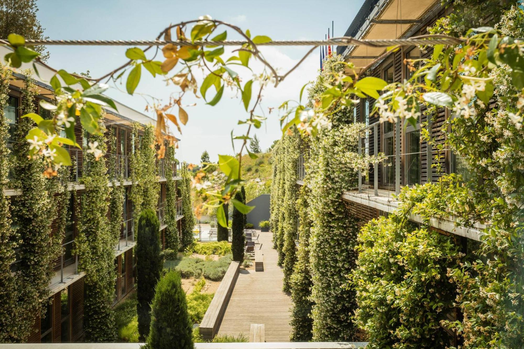 Courtyard By Marriott Montpellier Hotel Exterior photo